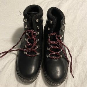 HIKING BOOTS- WOMEN